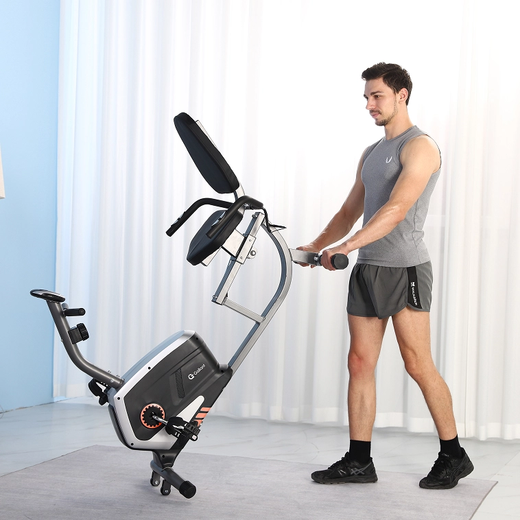 Homem trasportando a Bicicleta Ergométrica Magnética Horizontal Gallant Elite